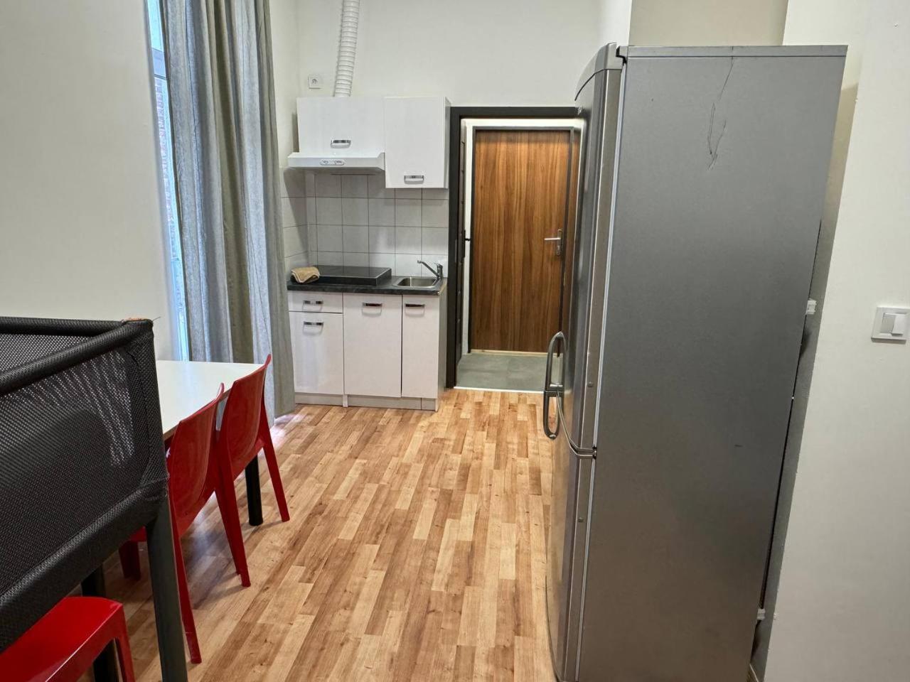 Cozy Corner Apartment Прага Екстериор снимка